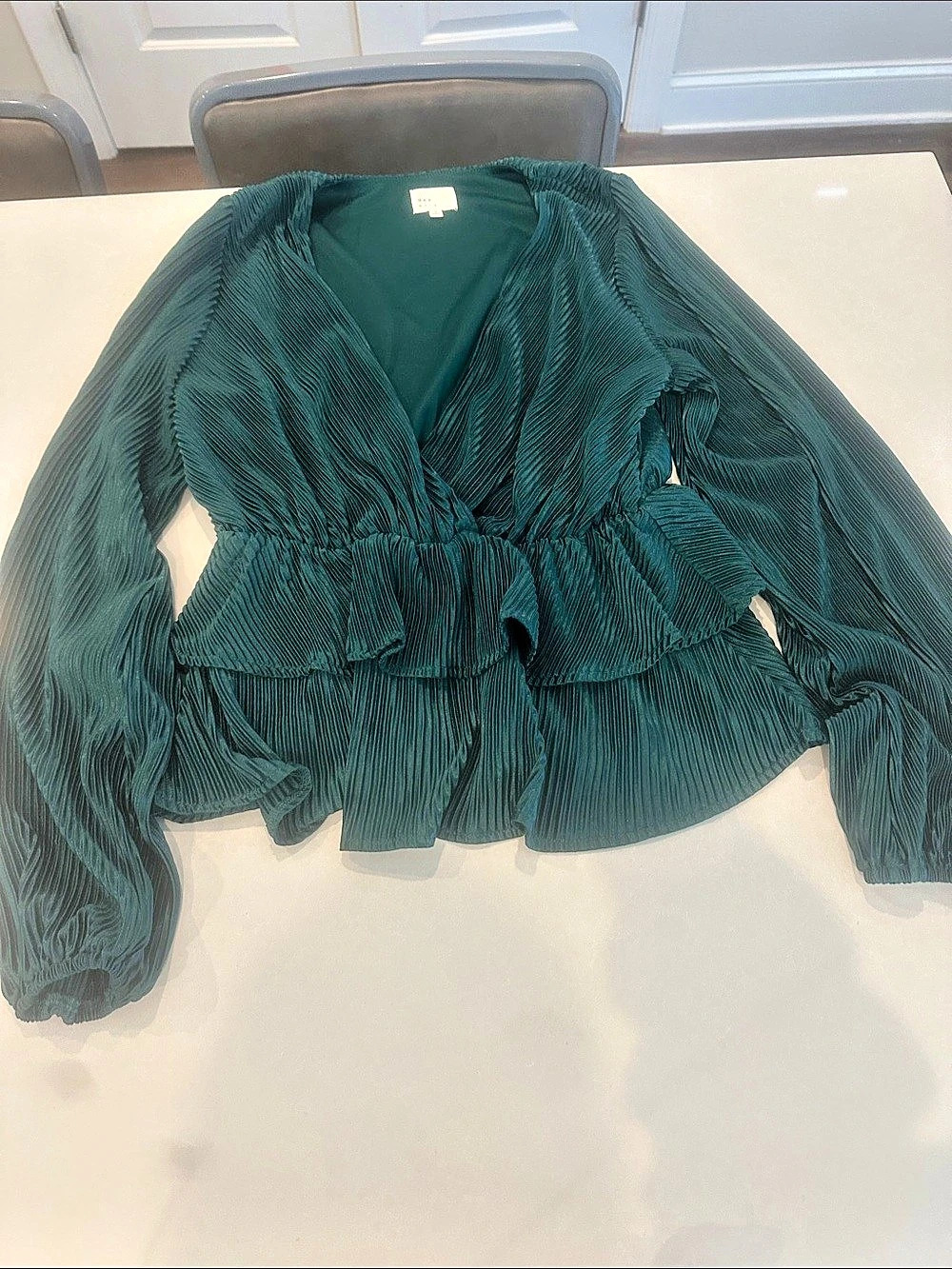 dee elly Pleated Long Sleeve Blouse and pants set in Green Size Medium Like New
